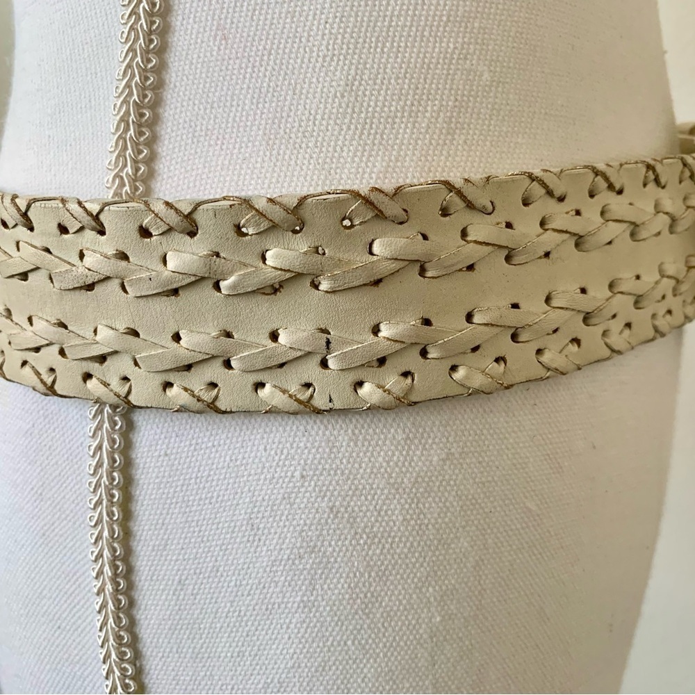 Leather white color belt with brass buckle - Picture 4 of 10